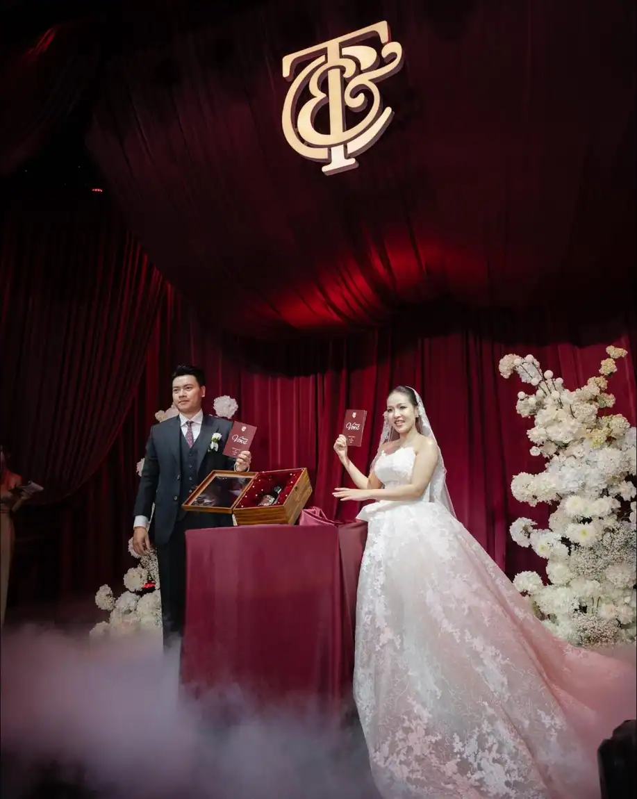 Đỏ Luxury